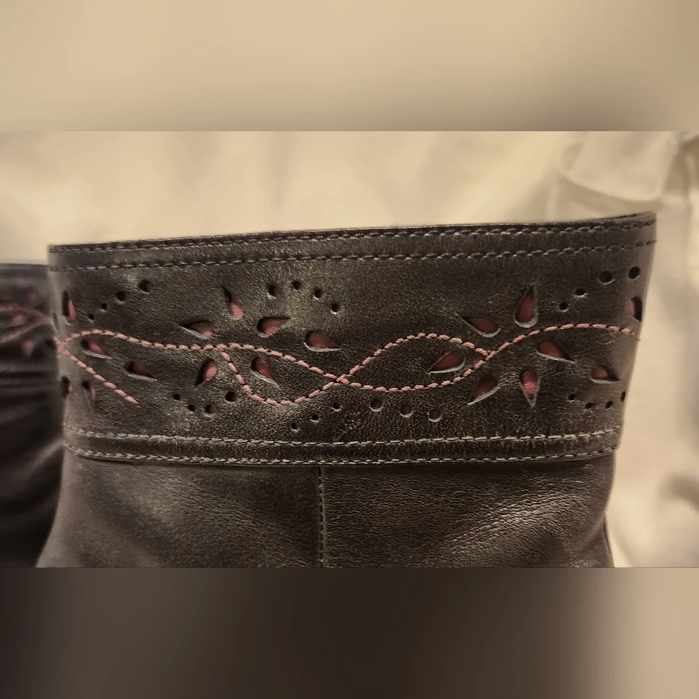 CLARKS Black and Pink Leather Zip up booties Sz 8 - Picture 4 of 10